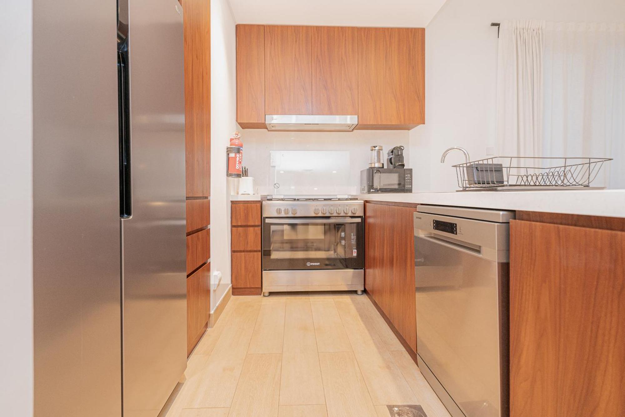 Escape24 - Luxury 2br In La Rive 3 With Access At La Jumeriah 1