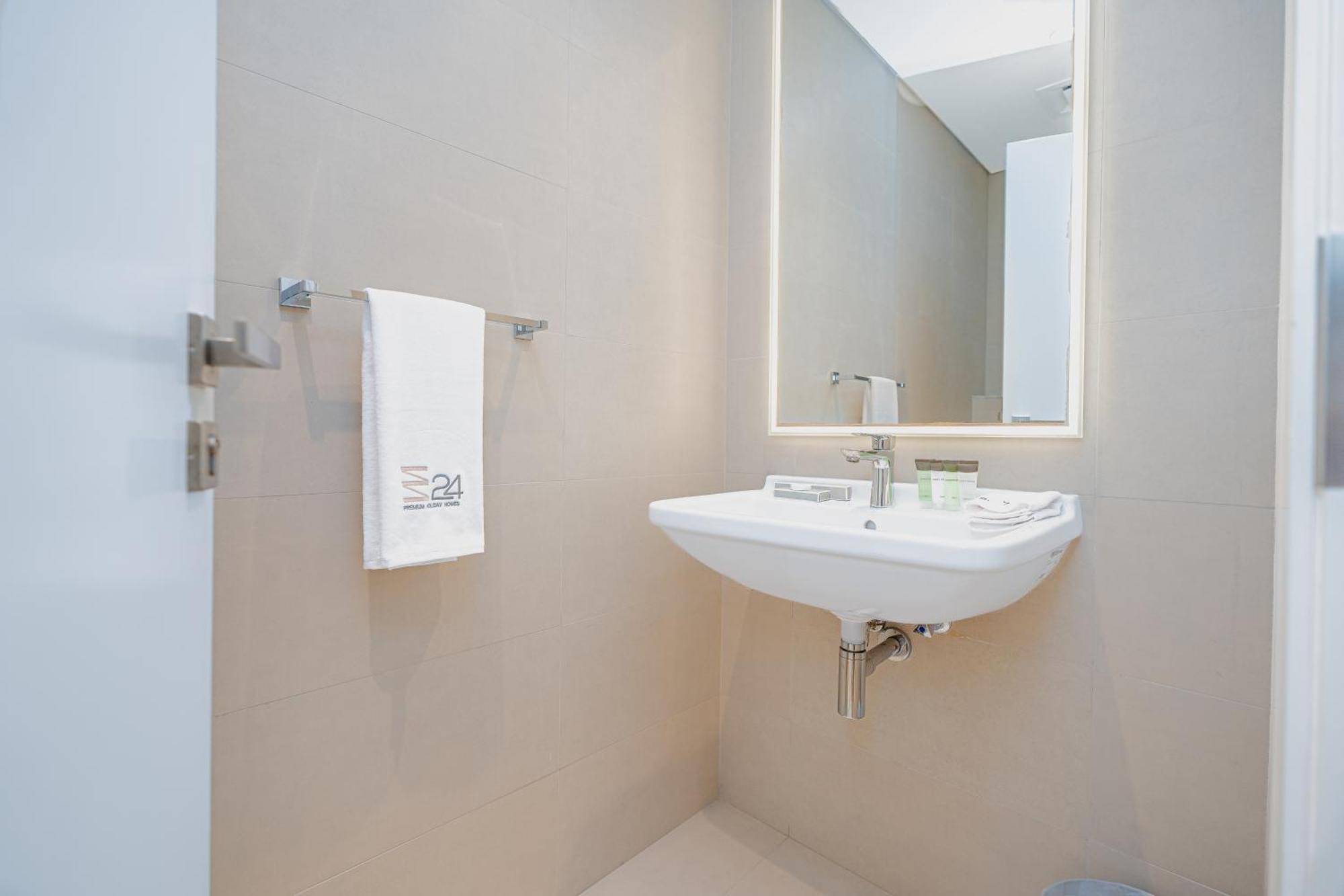 Apartment Escape24 - Luxury 2br In La Rive 3 With Access At La Jumeriah 1