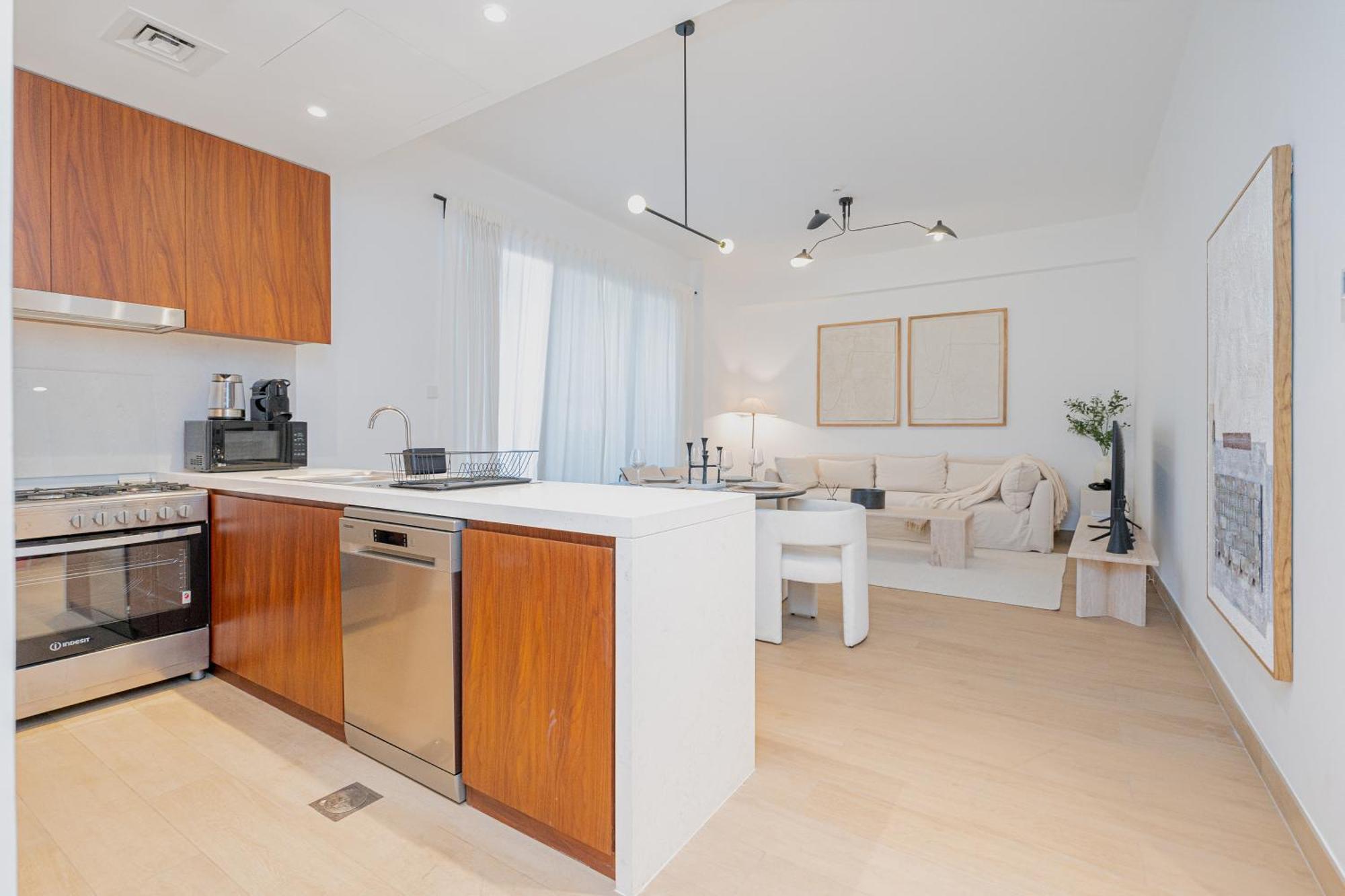 Escape24 - Luxury 2br In La Rive 3 With Access At La Jumeriah 1 Apartment *