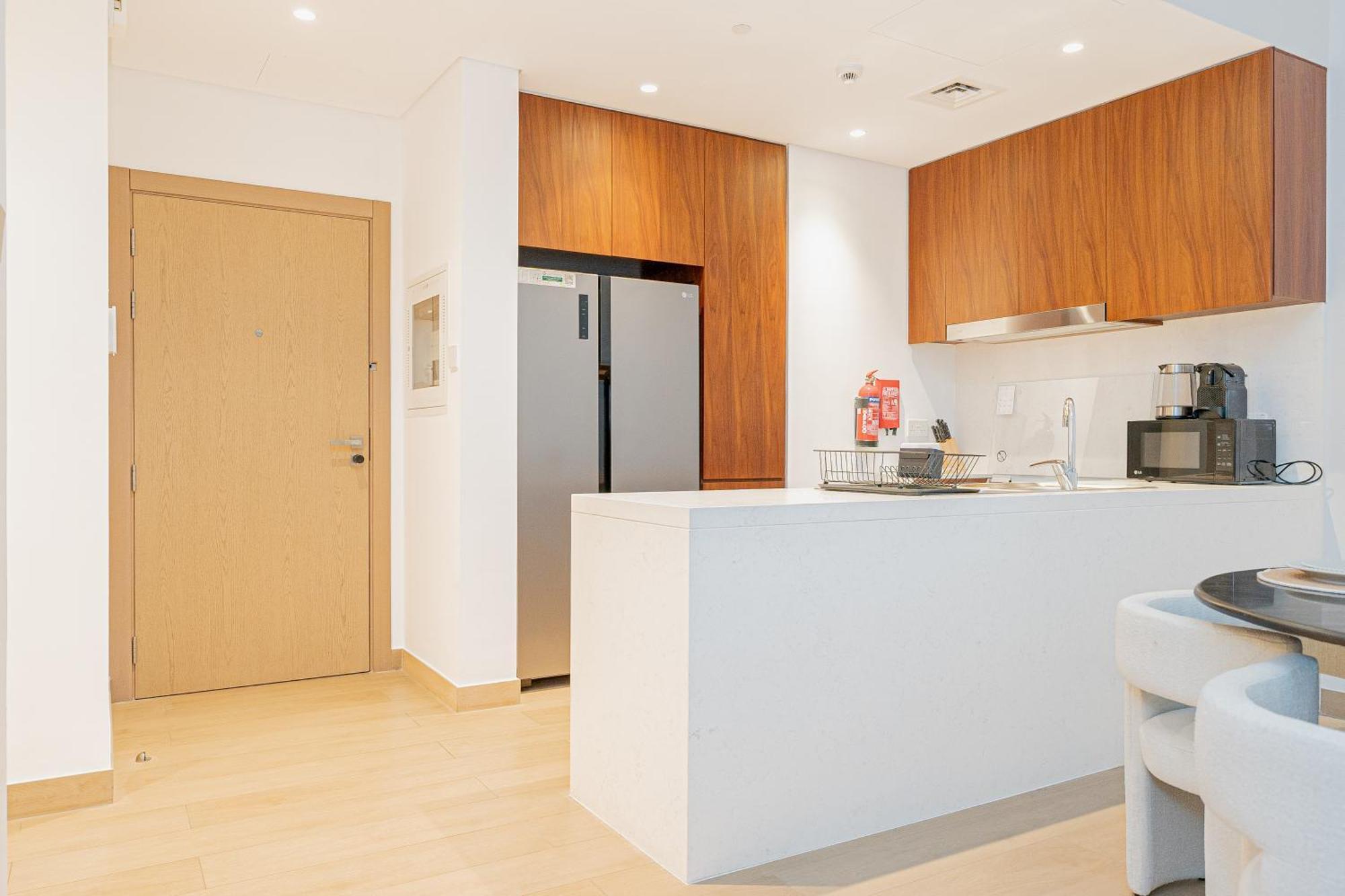 Apartment Escape24 - Luxury 2br In La Rive 3 With Access At La Jumeriah 1 Dubai