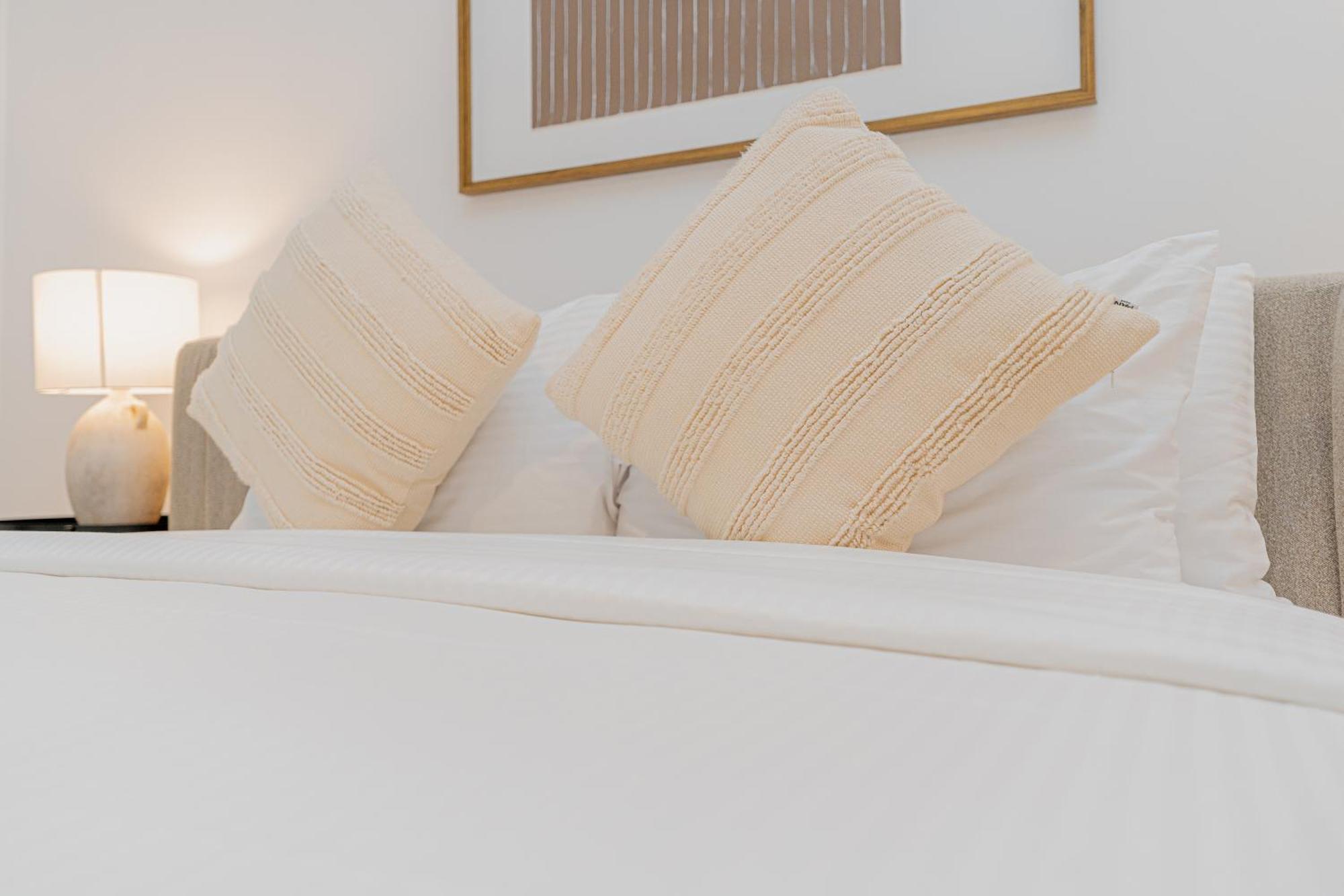 Escape24 - Luxury 2br In La Rive 3 With Access At La Jumeriah 1 *