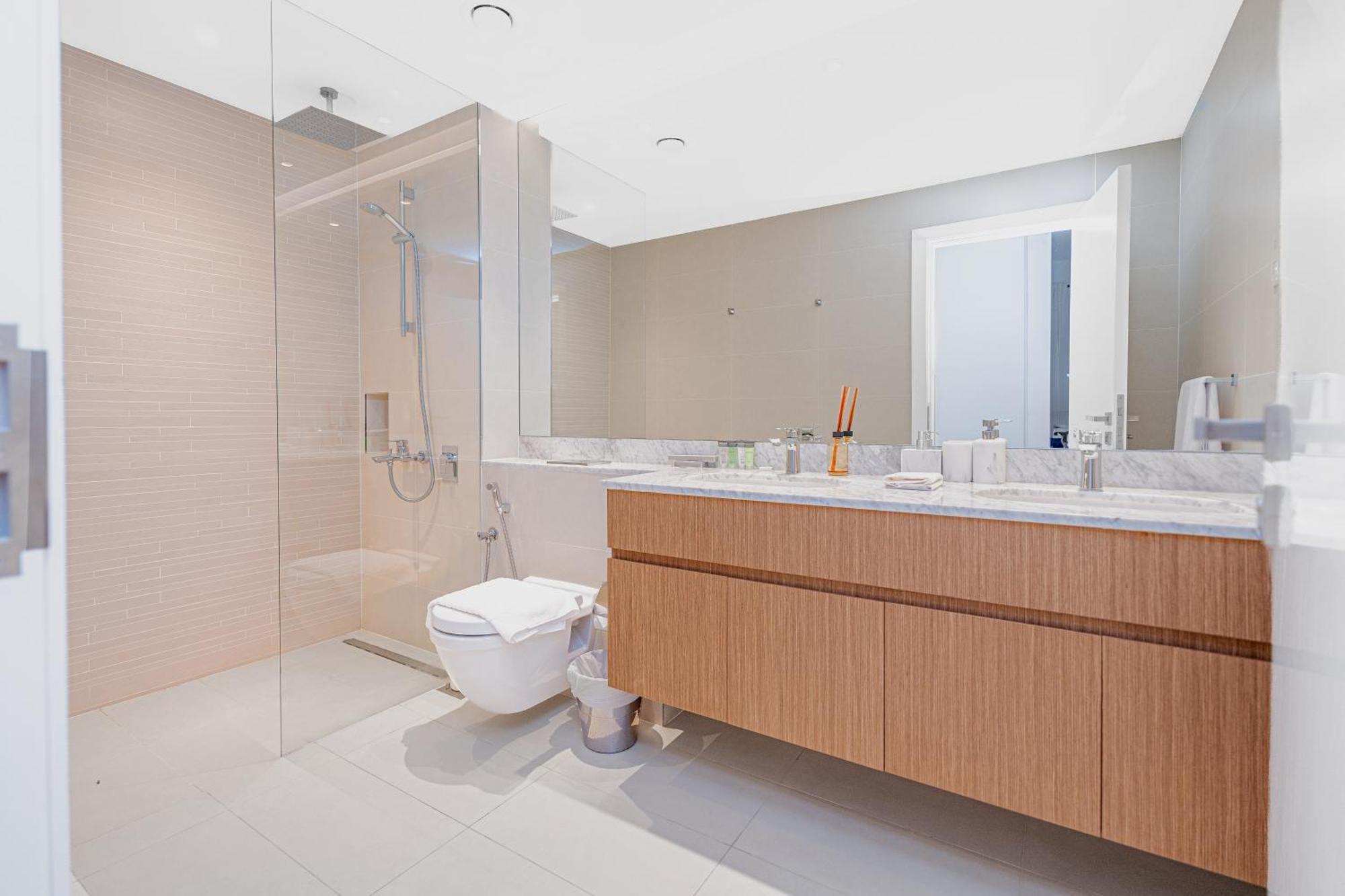 Escape24 - Luxury 2br In La Rive 3 With Access At La Jumeriah 1 Apartment *